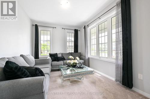 19 Froggy Drive, Thorold, ON - Indoor Photo Showing Living Room