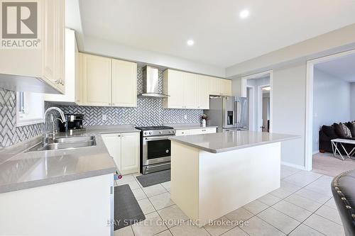 19 Froggy Drive, Thorold, ON - Indoor Photo Showing Kitchen With Double Sink