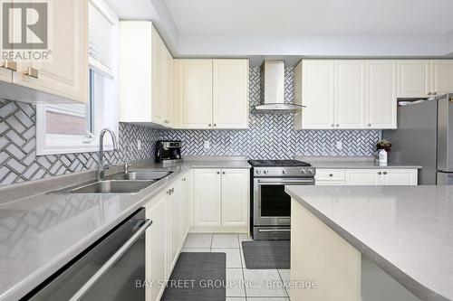 19 Froggy Drive, Thorold, ON - Indoor Photo Showing Kitchen With Double Sink