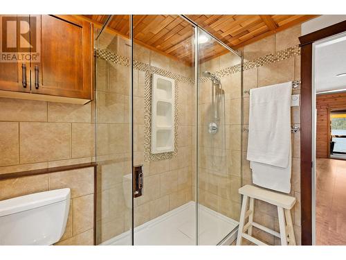 3546 Mabel Lake Road, Lumby, BC - Indoor Photo Showing Bathroom