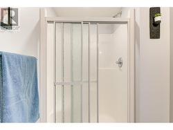 Shower in main bathroom - 