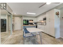 Dining area to kitchen - 