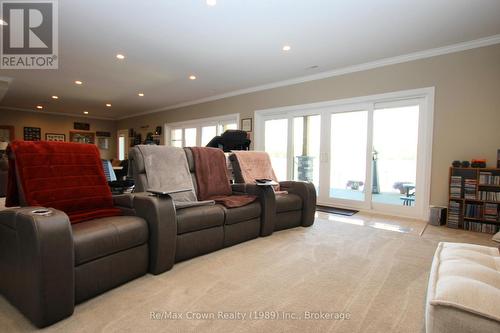 7313 Highway 534 Highway, Parry Sound Remote Area (Restoule), ON - Indoor Photo Showing Living Room