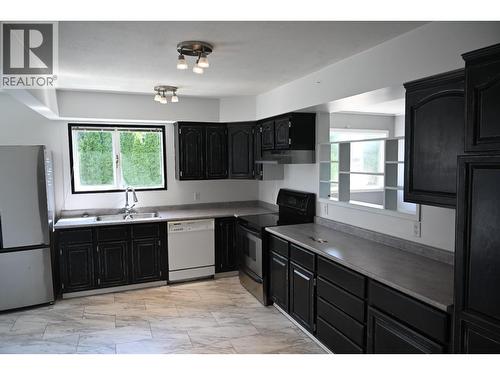 2560 Colony Street, Armstrong, BC - Indoor Photo Showing Kitchen With Double Sink