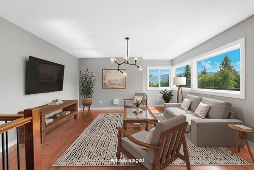 220 West Bench Drive, Penticton, BC - Indoor Photo Showing Living Room