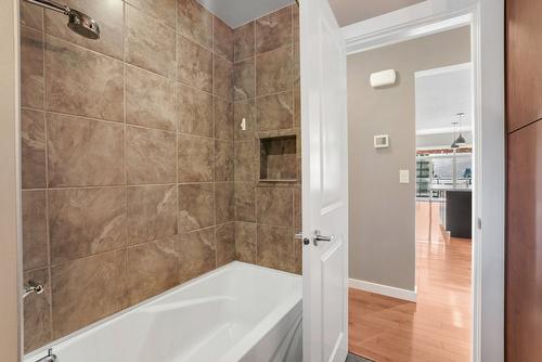 220 West Bench Drive, Penticton, BC - Indoor Photo Showing Bathroom