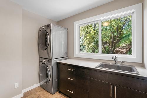 220 West Bench Drive, Penticton, BC - Indoor Photo Showing Laundry Room