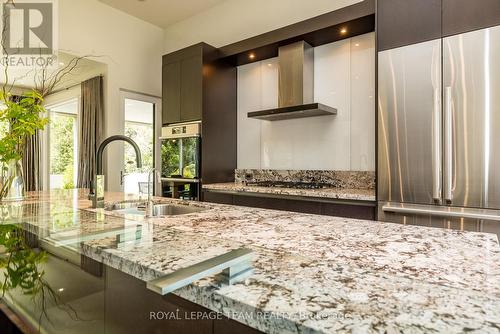 14 Kanata Rockeries Private, Ottawa, ON - Indoor Photo Showing Kitchen With Double Sink With Upgraded Kitchen