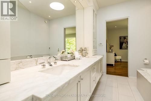 14 Kanata Rockeries Private, Ottawa, ON - Indoor Photo Showing Bathroom