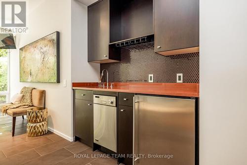 14 Kanata Rockeries Private, Ottawa, ON - Indoor Photo Showing Kitchen