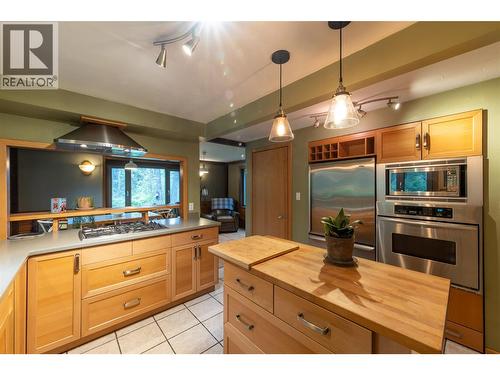 1615 Campbell Road, Golden, BC - Indoor Photo Showing Kitchen With Double Sink