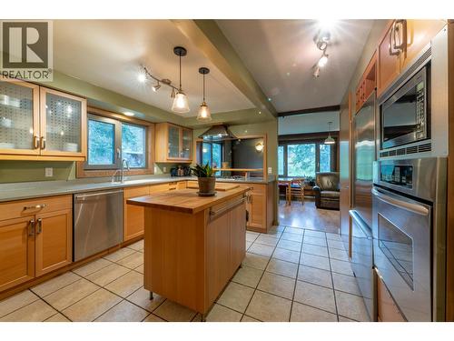 1615 Campbell Road, Golden, BC - Indoor Photo Showing Kitchen