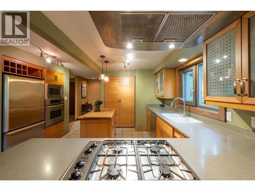 1615 Campbell Road, Golden, BC - Indoor Photo Showing Kitchen