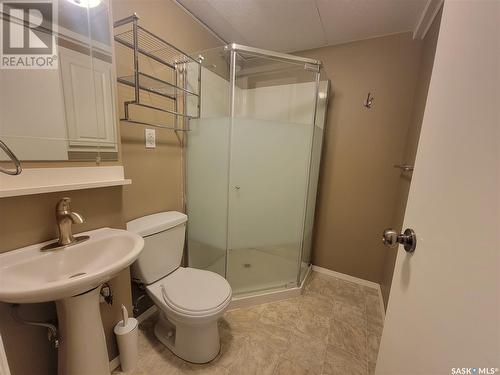 16 4Th Avenue E, Neilburg, SK - Indoor Photo Showing Bathroom