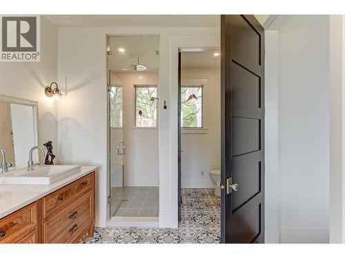5474 Deadpine Drive, Kelowna, BC - Indoor Photo Showing Bathroom