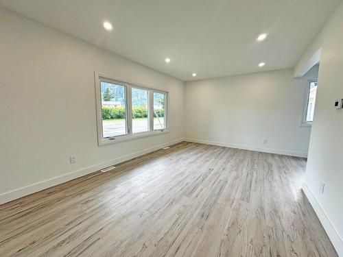 77 Brompton Road, Red Rock, ON - Indoor Photo Showing Other Room