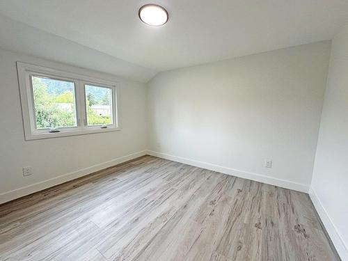 77 Brompton Road, Red Rock, ON - Indoor Photo Showing Other Room