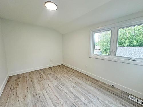 77 Brompton Road, Red Rock, ON - Indoor Photo Showing Other Room