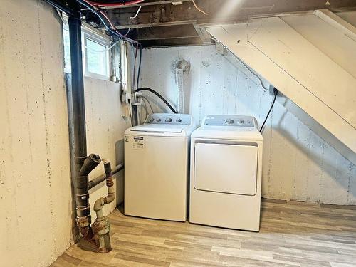 77 Brompton Road, Red Rock, ON - Indoor Photo Showing Laundry Room
