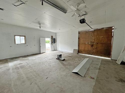 77 Brompton Road, Red Rock, ON - Indoor Photo Showing Garage