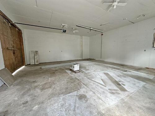 77 Brompton Road, Red Rock, ON - Indoor Photo Showing Garage