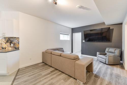 Living room - 1531 Ch. David, Prévost, QC - Indoor Photo Showing Living Room