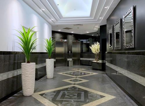 Hall - 507-5075 Rue Jean-Talon E., Montréal (Saint-Léonard), QC - Indoor Photo Showing Other Room