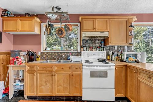 2556 Princeton Summerland Road, Princeton, BC - Indoor Photo Showing Kitchen With Double Sink