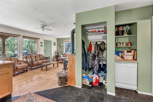 2556 Princeton Summerland Road, Princeton, BC - Indoor