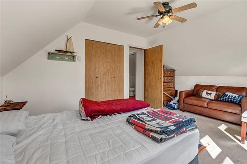 2556 Princeton Summerland Road, Princeton, BC - Indoor Photo Showing Bedroom