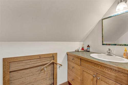 2556 Princeton Summerland Road, Princeton, BC - Indoor Photo Showing Bathroom