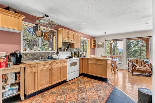 2556 Princeton Summerland Road, Princeton, BC - Indoor Photo Showing Kitchen With Double Sink