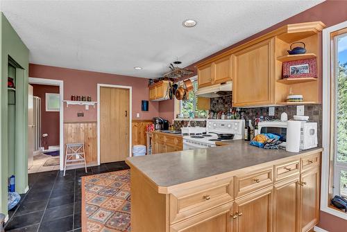 2556 Princeton Summerland Road, Princeton, BC - Indoor Photo Showing Kitchen