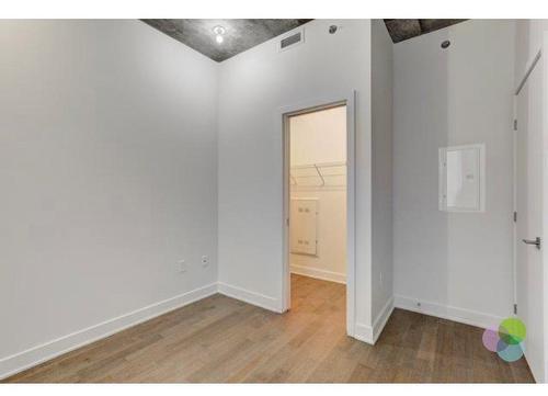 Chambre à coucher - 213-2300 Rue Tupper, Montréal (Ville-Marie), QC - Indoor Photo Showing Other Room