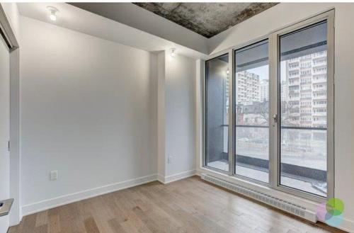 Bedroom - 213-2300 Rue Tupper, Montréal (Ville-Marie), QC - Indoor Photo Showing Other Room