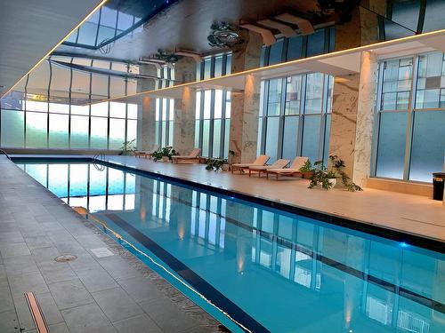 Pool - 213-2300 Rue Tupper, Montréal (Ville-Marie), QC - Indoor Photo Showing Other Room With In Ground Pool