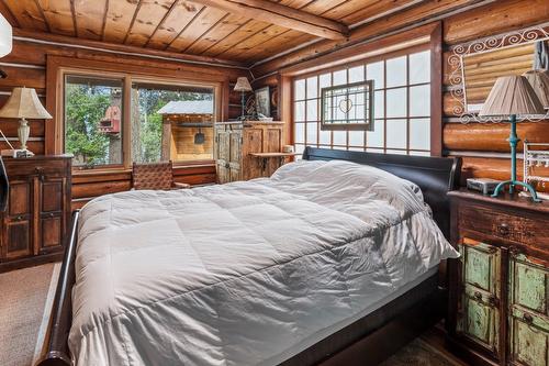 11899 3A Highway, Destiny Bay, BC - Indoor Photo Showing Bedroom