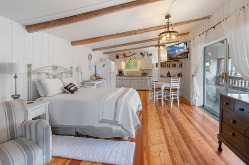 11899 3A Highway, Destiny Bay, BC - Indoor