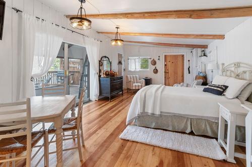 11899 3A Highway, Destiny Bay, BC - Indoor Photo Showing Bedroom