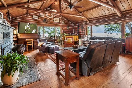 11899 3A Highway, Destiny Bay, BC - Indoor Photo Showing Living Room With Fireplace