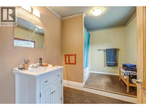 5214 Monro Avenue, Summerland, BC - Indoor