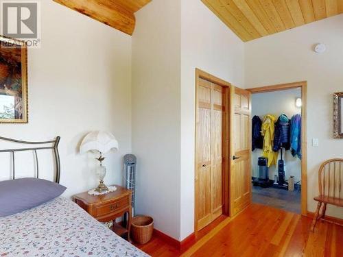 6-10289 Finn Bay Rd, Powell River, BC - Indoor Photo Showing Bedroom
