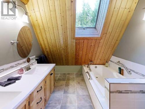 6-10289 Finn Bay Rd, Powell River, BC - Indoor Photo Showing Bathroom