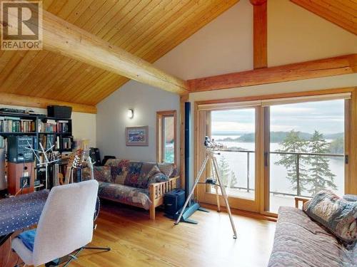 6-10289 Finn Bay Rd, Powell River, BC - Indoor Photo Showing Living Room