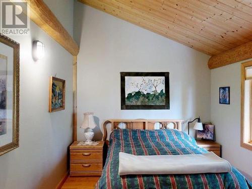 6-10289 Finn Bay Rd, Powell River, BC - Indoor Photo Showing Bedroom