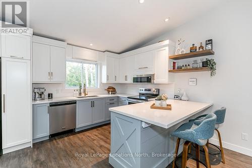 415 - 14 DAWSON DRIVE  Collingwood, ON L9Y 5B4