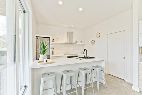 Kitchen - 145 Ch. Hivernon, Sutton, QC - Indoor Photo Showing Kitchen