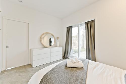 Bedroom - 145 Ch. Hivernon, Sutton, QC - Indoor Photo Showing Bedroom