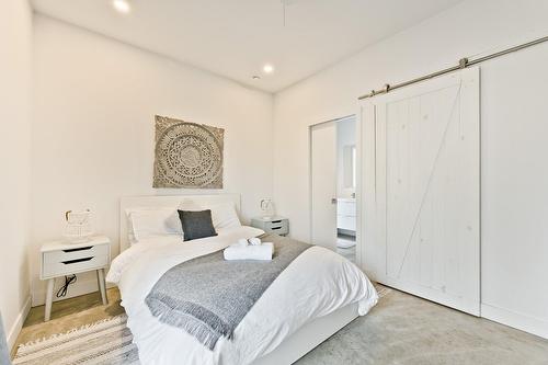 Bedroom - 145 Ch. Hivernon, Sutton, QC - Indoor Photo Showing Bedroom