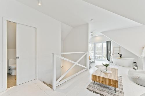 Mezzanine - 145 Ch. Hivernon, Sutton, QC - Indoor Photo Showing Other Room